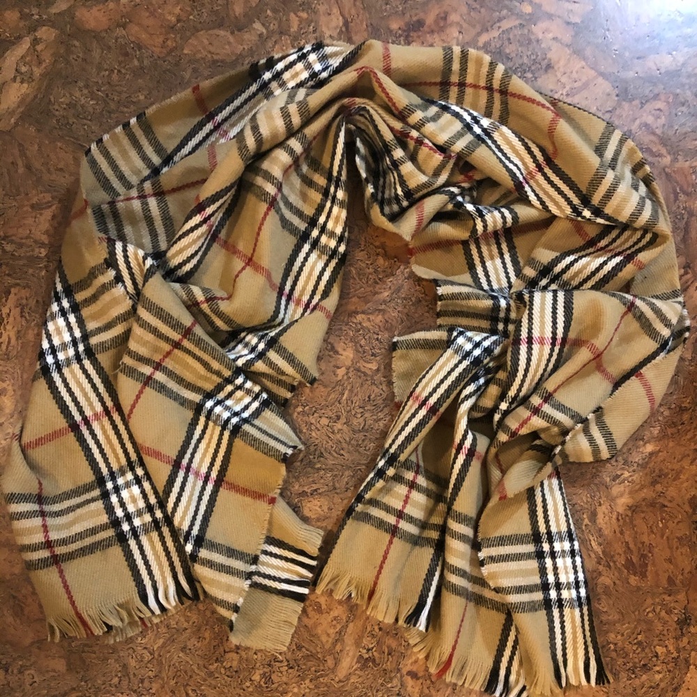 checkered frill scarf